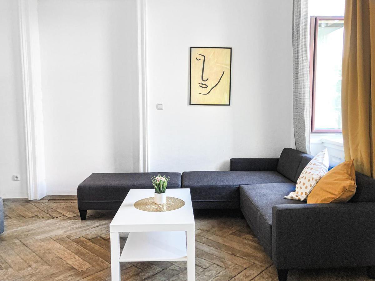 Commodious 2Br Apt. Near Akh-Perfect For Groups เวียนนา ภายนอก รูปภาพ