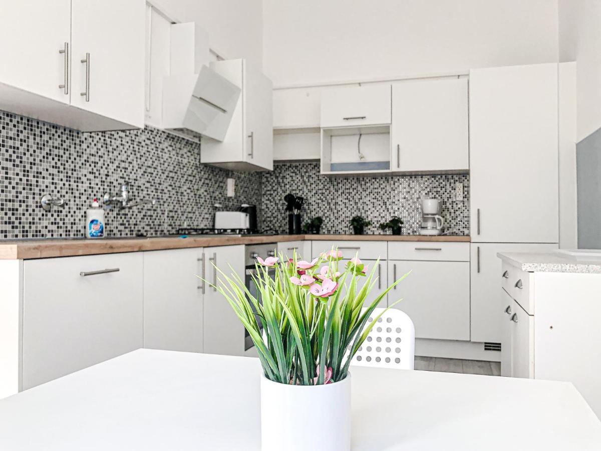 Commodious 2Br Apt. Near Akh-Perfect For Groups เวียนนา ภายนอก รูปภาพ
